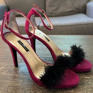 Caparros Fuschia Feather Party Pump Sandal High Heel sexy fun pink black 9.5